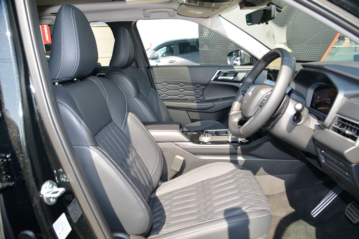 2025 Mitsubishi Outlander Exceed ZM