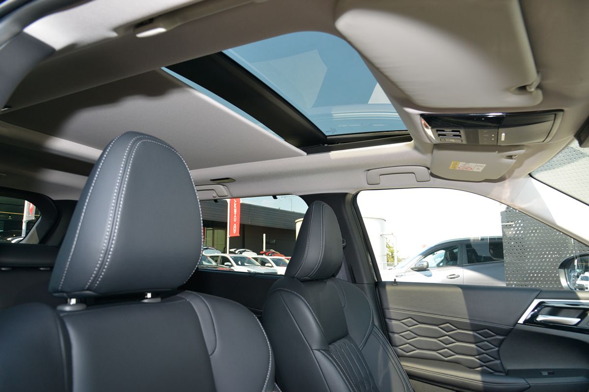 2025 Mitsubishi Outlander Exceed ZM