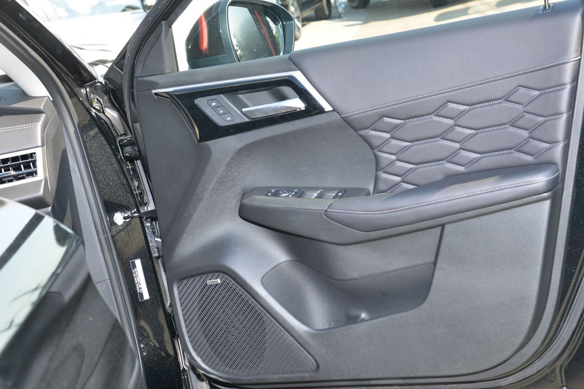 2025 Mitsubishi Outlander Exceed ZM