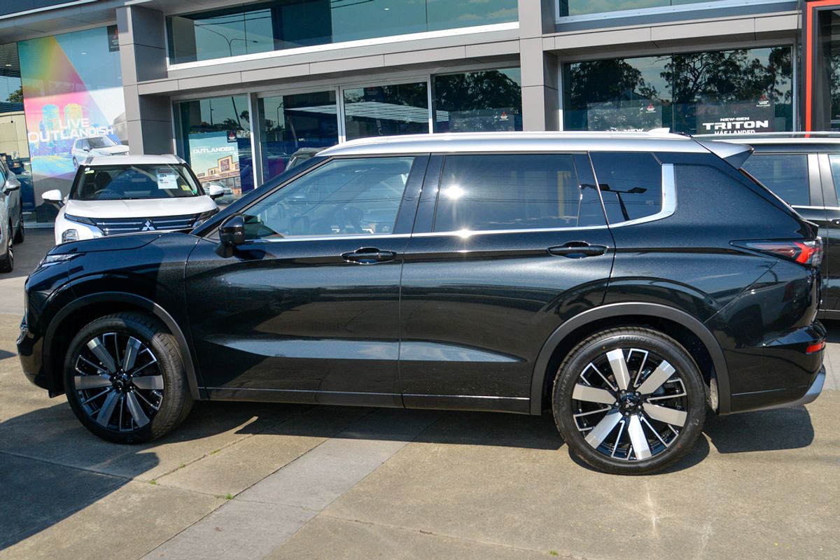 2025 Mitsubishi Outlander Exceed Tourer ZM