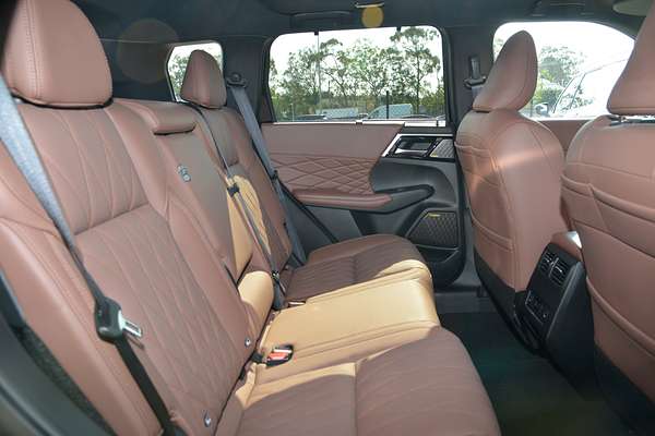 2025 Mitsubishi Outlander Exceed Tourer ZM