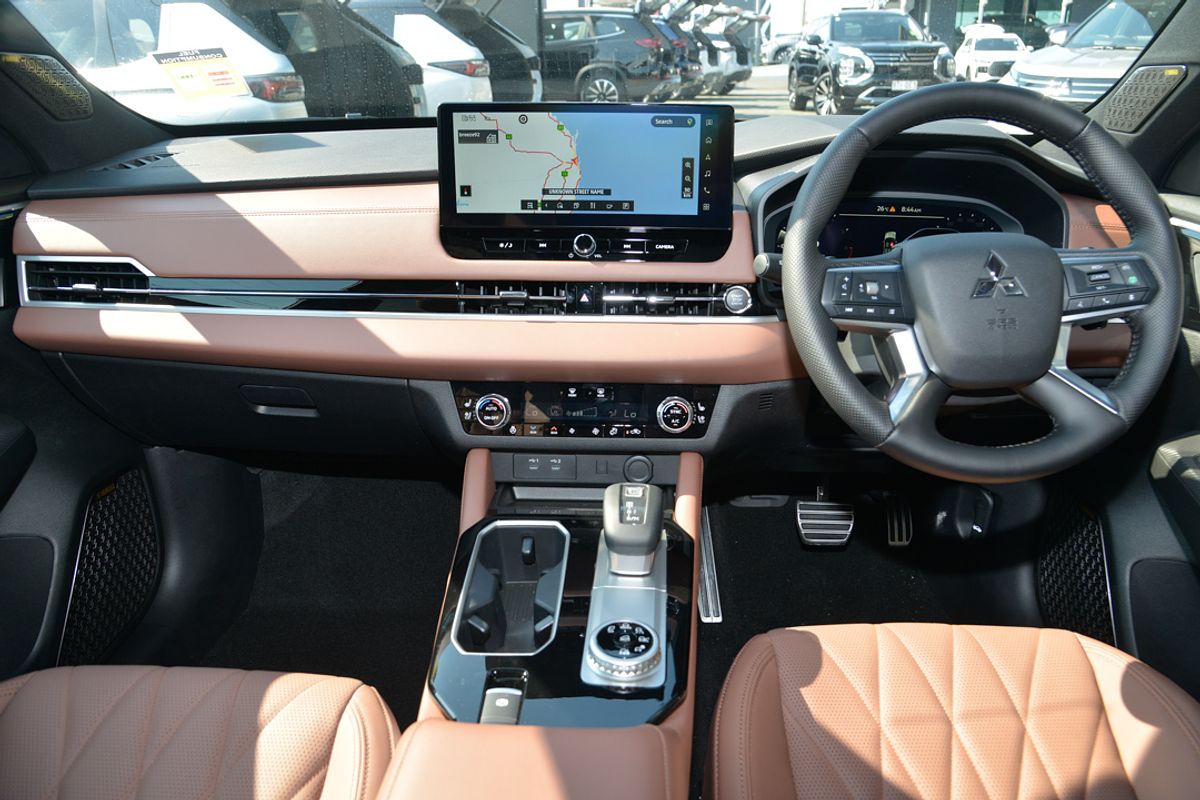 2025 Mitsubishi Outlander Exceed Tourer ZM