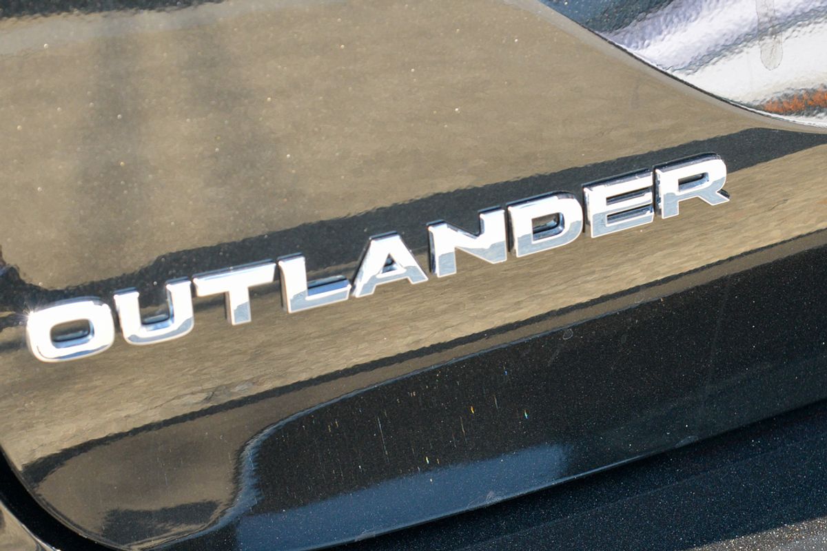 2025 Mitsubishi Outlander Exceed Tourer ZM