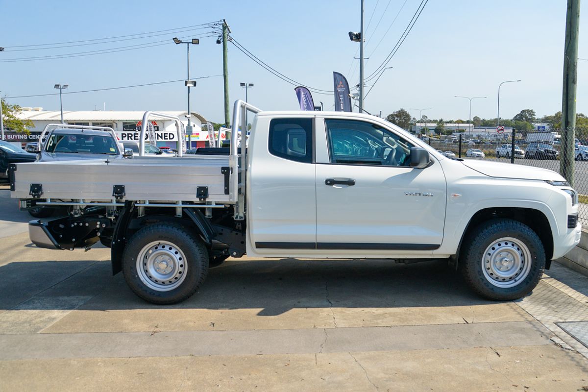 2025 Mitsubishi Triton GLX MV 4X4