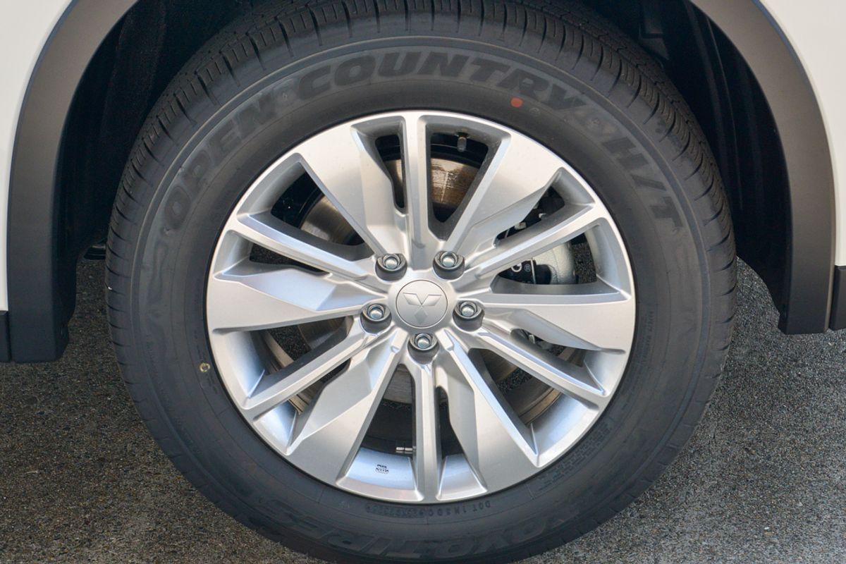 2025 Mitsubishi Outlander ES ZM