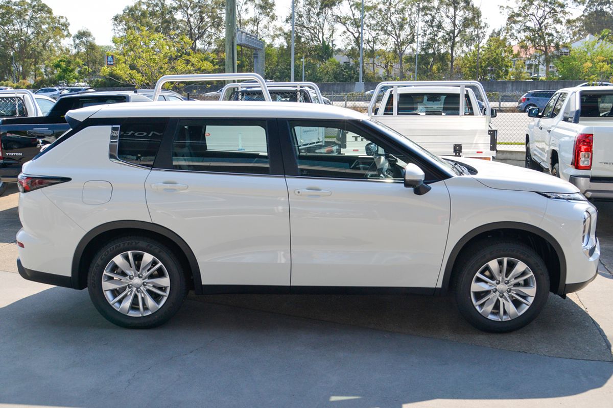 2025 Mitsubishi Outlander ES ZM