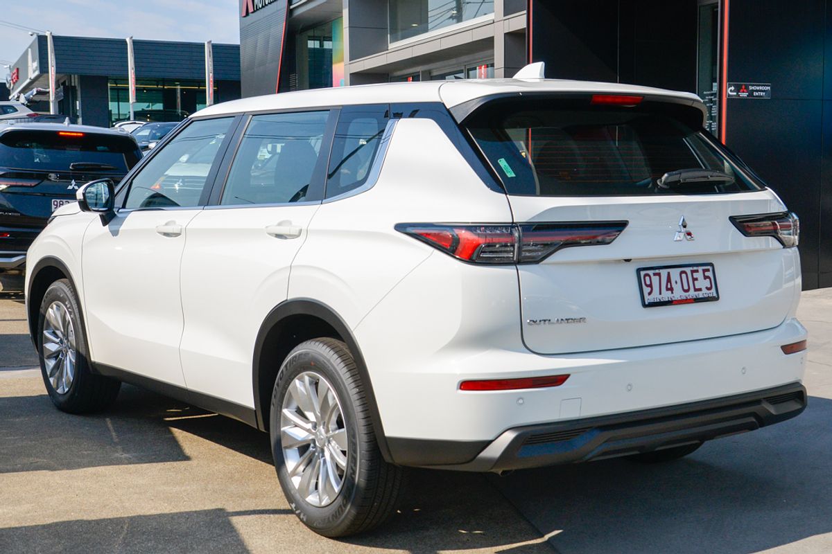 2025 Mitsubishi Outlander ES ZM