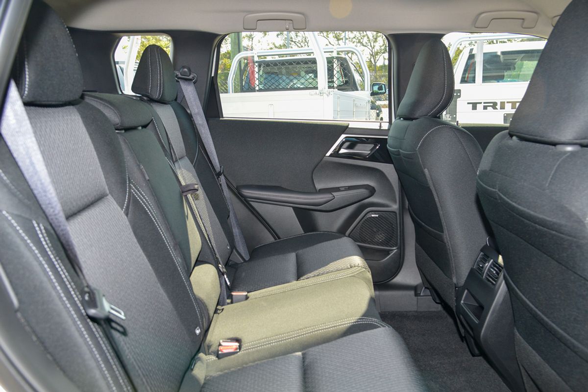 2025 Mitsubishi Outlander ES ZM