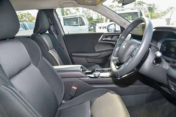 2025 Mitsubishi Outlander ES ZM