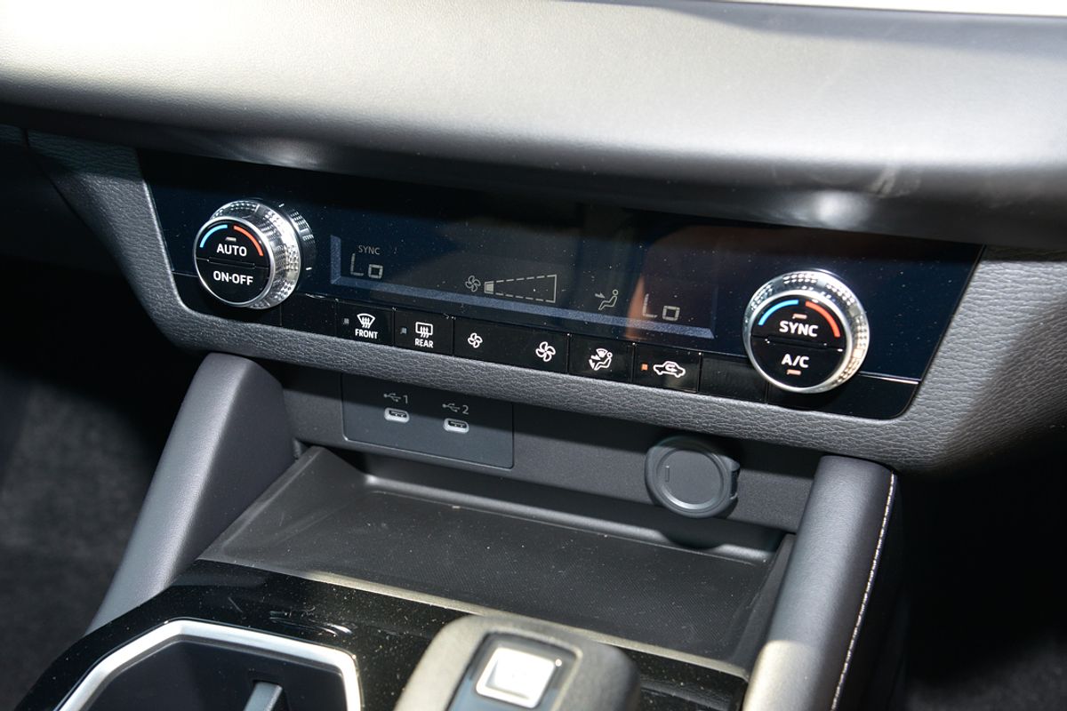 2025 Mitsubishi Outlander ES ZM