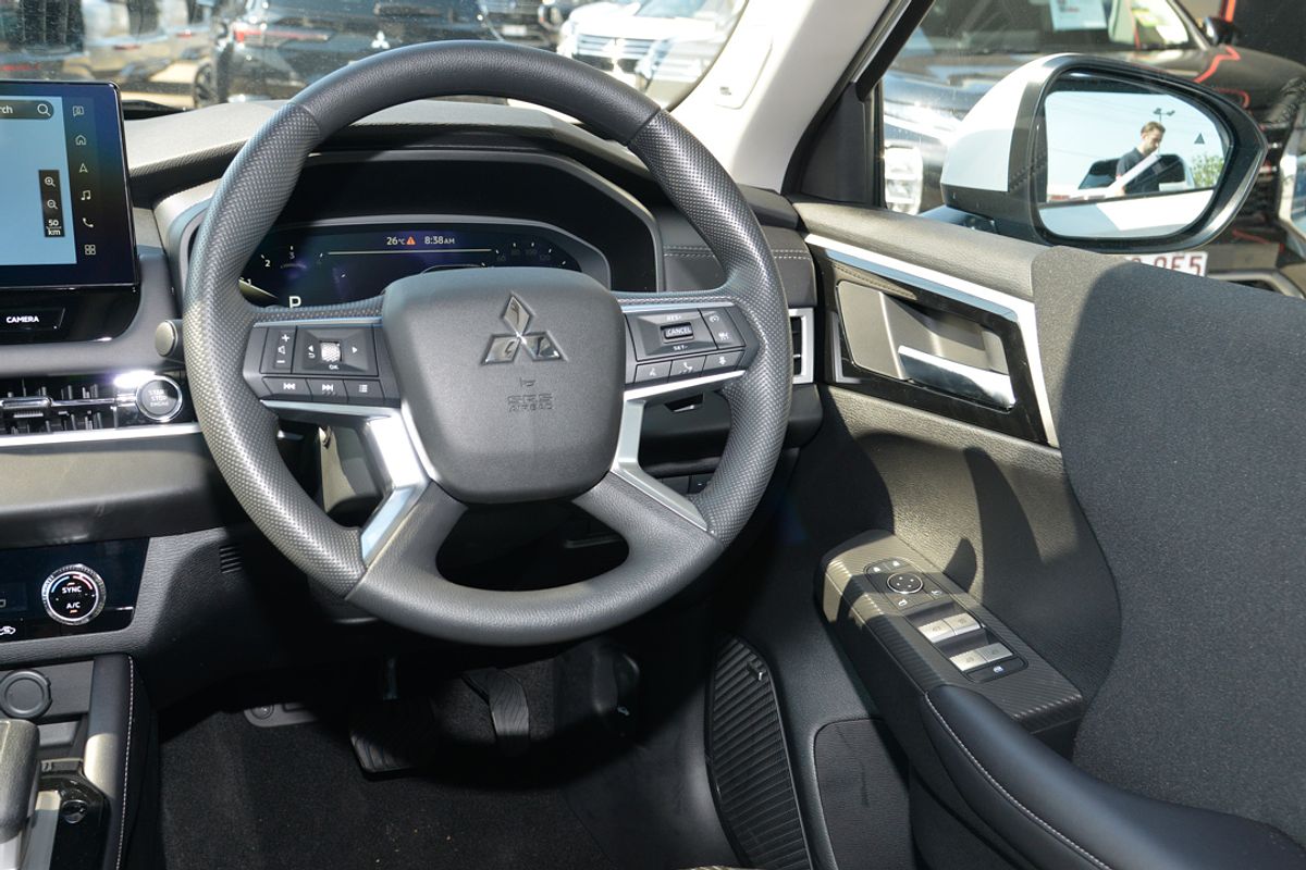 2025 Mitsubishi Outlander ES ZM