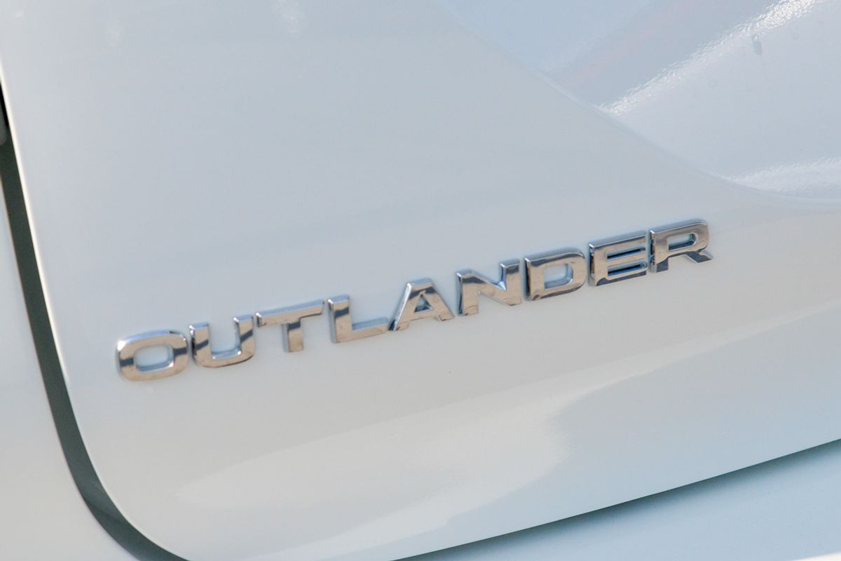 2025 Mitsubishi Outlander ES ZM