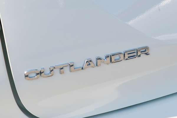 2025 Mitsubishi Outlander ES ZM