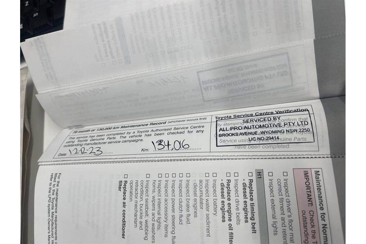 2016 Toyota Hiace Commuter KDH223R ELWB High Roof