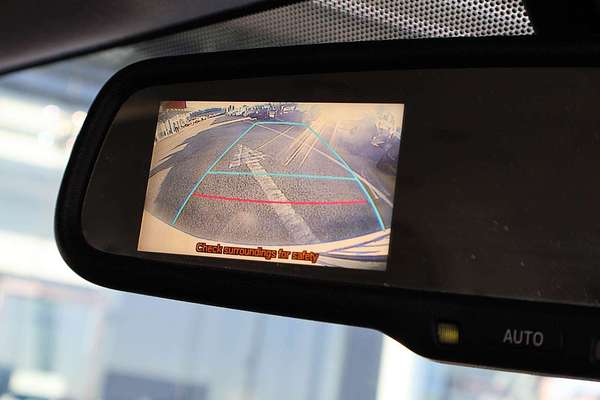 2013 Toyota Hiace Commuter TRH223R ELWB High Roof