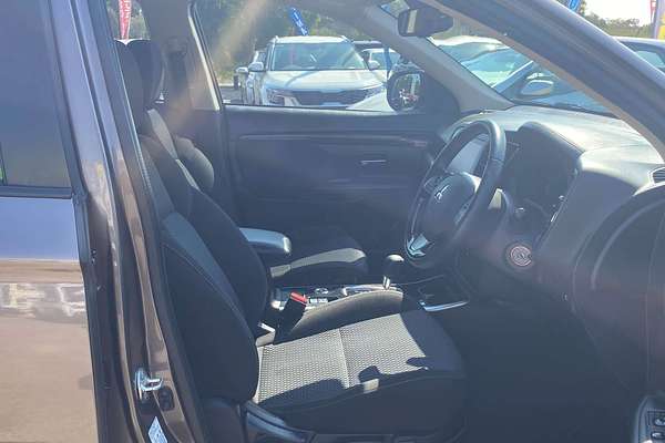 2020 Mitsubishi Outlander ES ZL