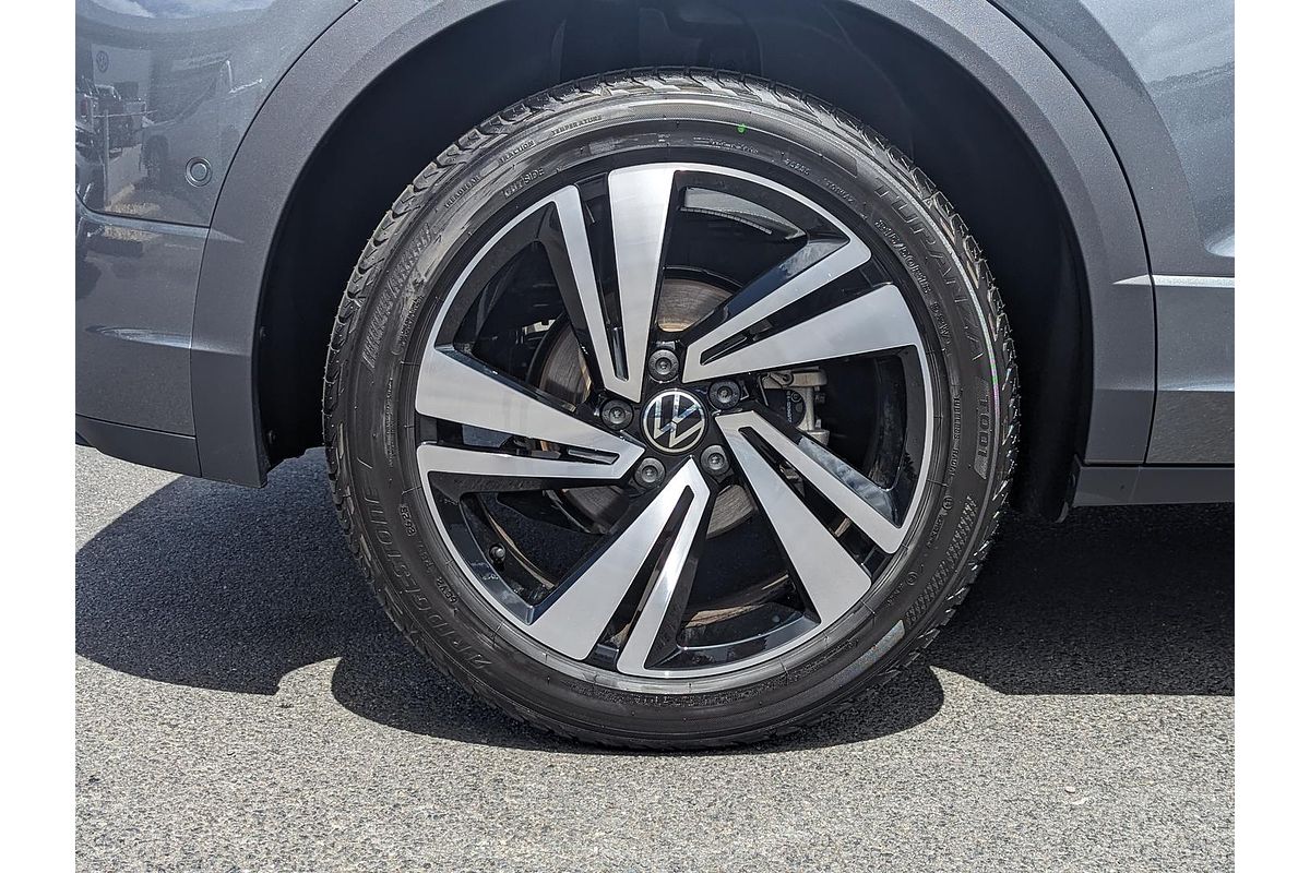 2025 Volkswagen T-Roc 140TSI R-Line D11