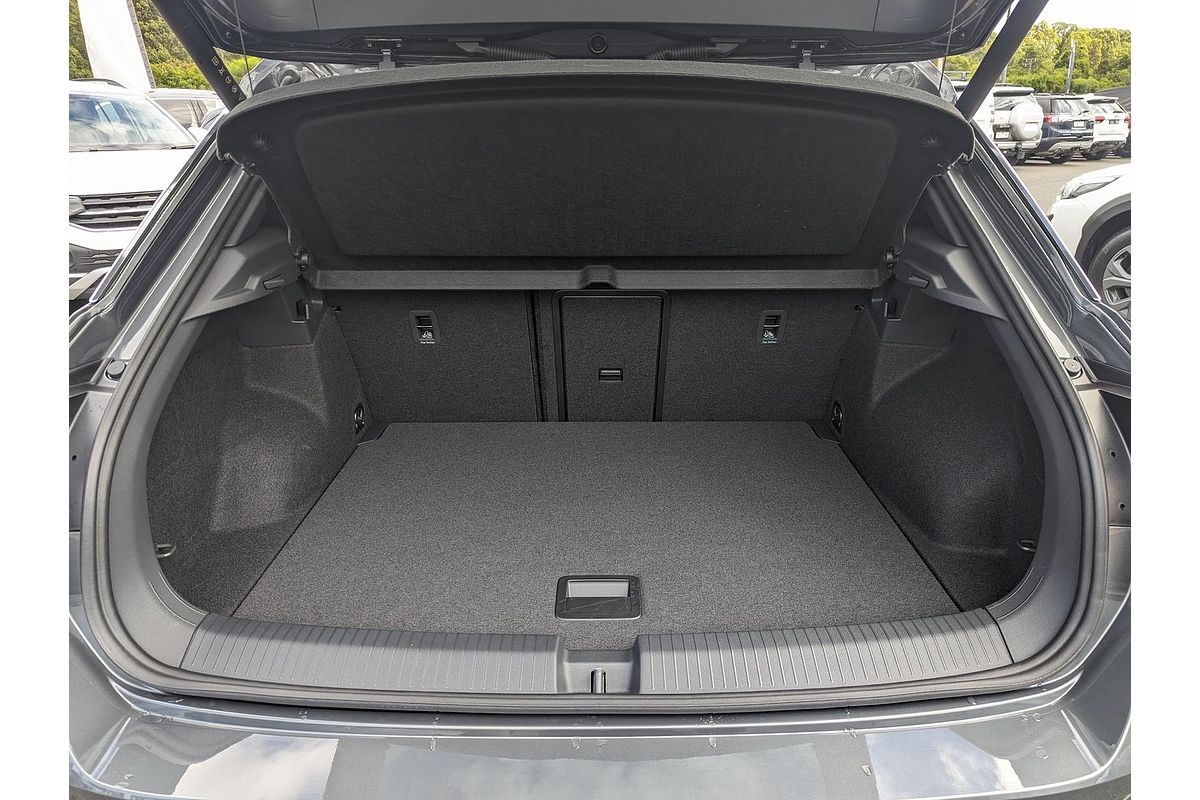 2025 Volkswagen T-Roc 140TSI R-Line D11