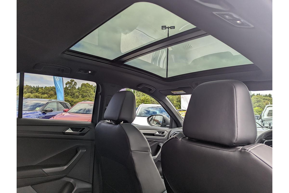 2025 Volkswagen T-Roc 140TSI R-Line D11