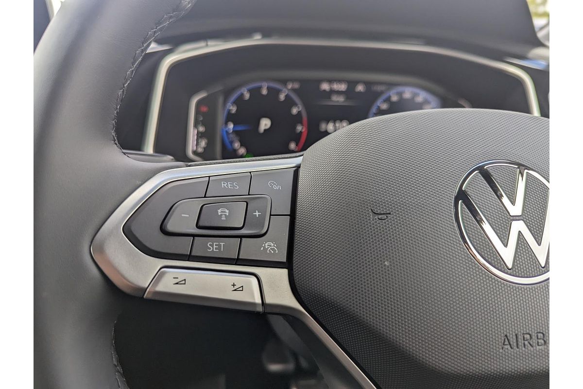 2025 Volkswagen T-Roc 140TSI R-Line D11