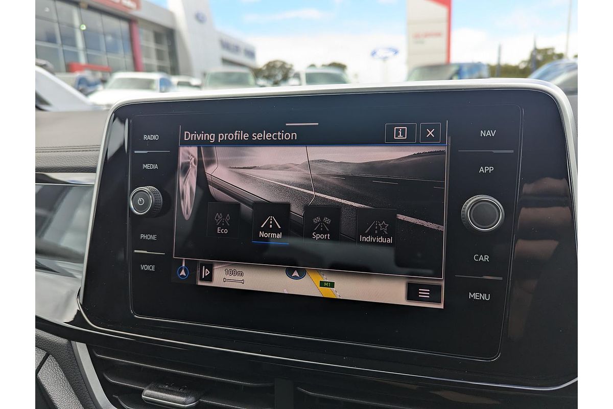 2025 Volkswagen T-Roc 140TSI R-Line D11