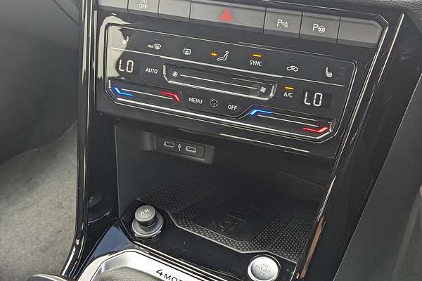 2025 Volkswagen T-Roc 140TSI R-Line D11