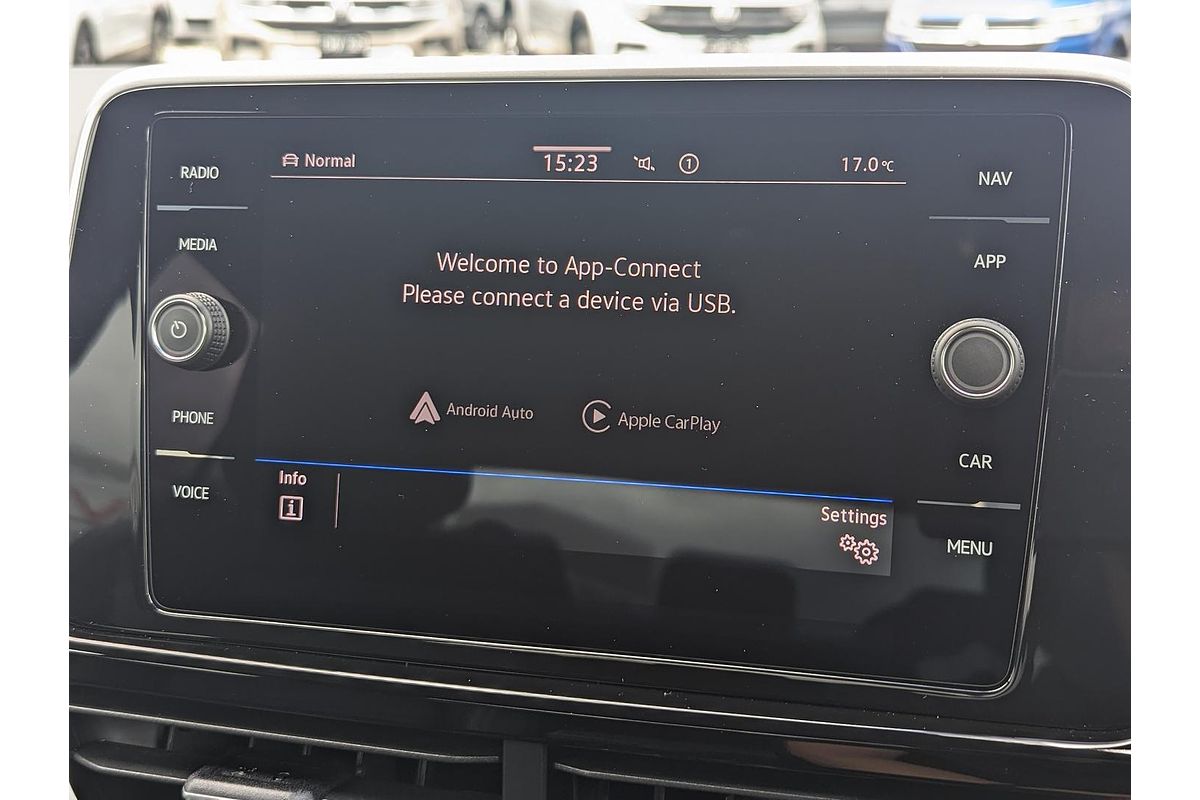 2025 Volkswagen T-Roc 140TSI R-Line D11