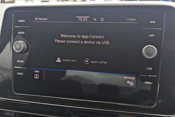 2025 Volkswagen T-Roc 140TSI R-Line D11