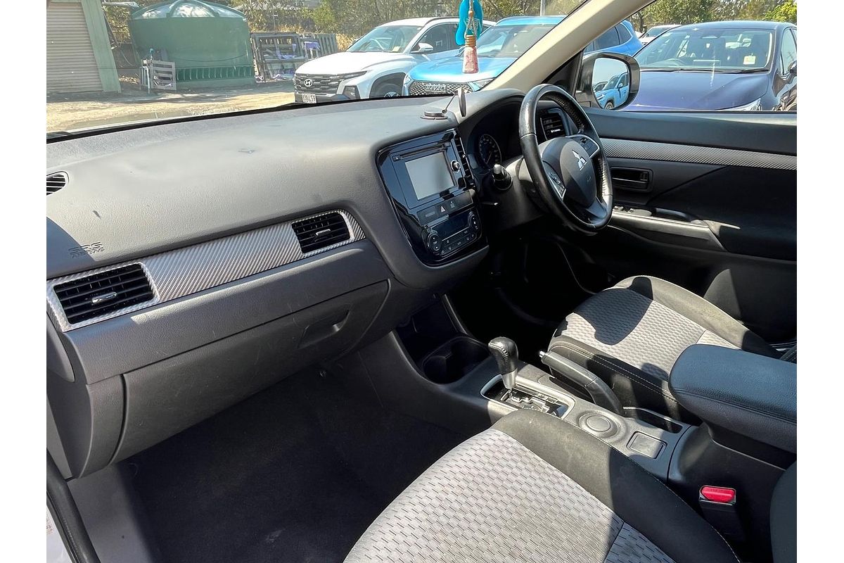 2014 Mitsubishi Outlander ES ZJ