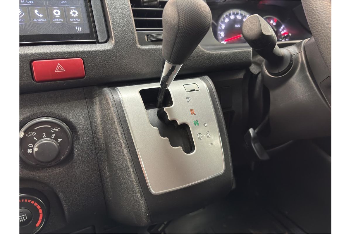 2019 Toyota Hiace Long DX GL-Package 4WD