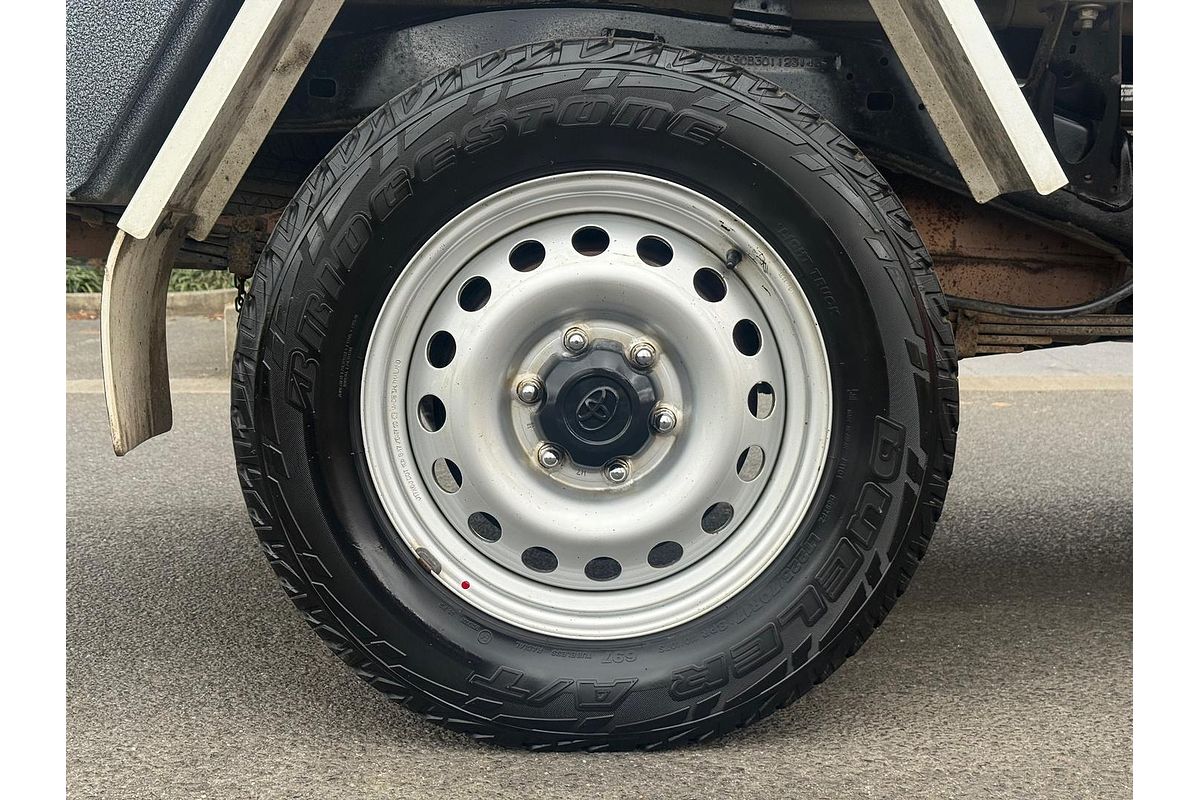2017 Toyota Hilux SR GUN126R 4X4