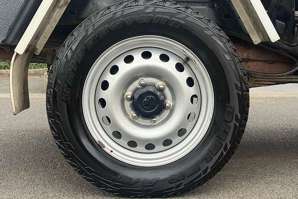 2017 Toyota Hilux SR GUN126R 4X4
