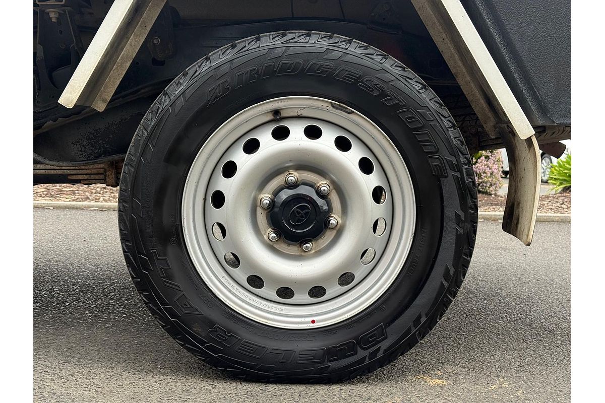 2017 Toyota Hilux SR GUN126R 4X4