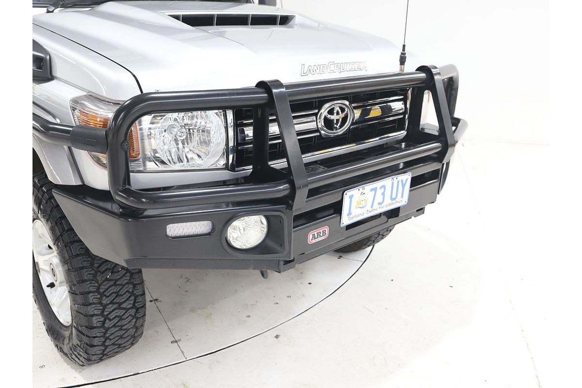 LC Military GXL 4.5L T Diesel Manual Dual Cab Chassis 7C71490 002