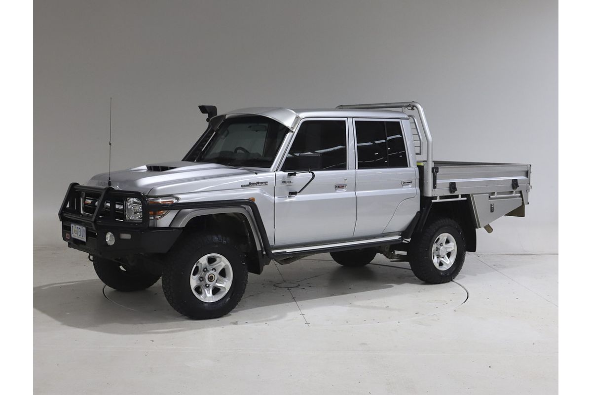 LC Military GXL 4.5L T Diesel Manual Dual Cab Chassis 7C71490 002