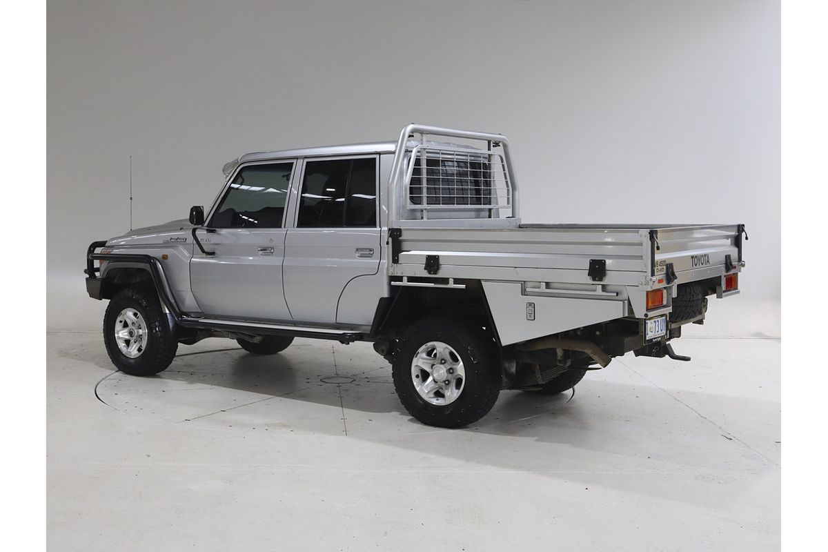 LC Military GXL 4.5L T Diesel Manual Dual Cab Chassis 7C71490 002