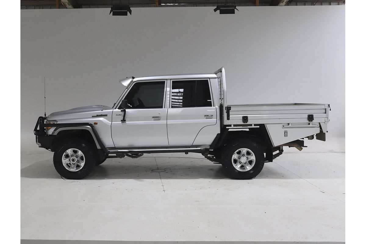 LC Military GXL 4.5L T Diesel Manual Dual Cab Chassis 7C71490 002