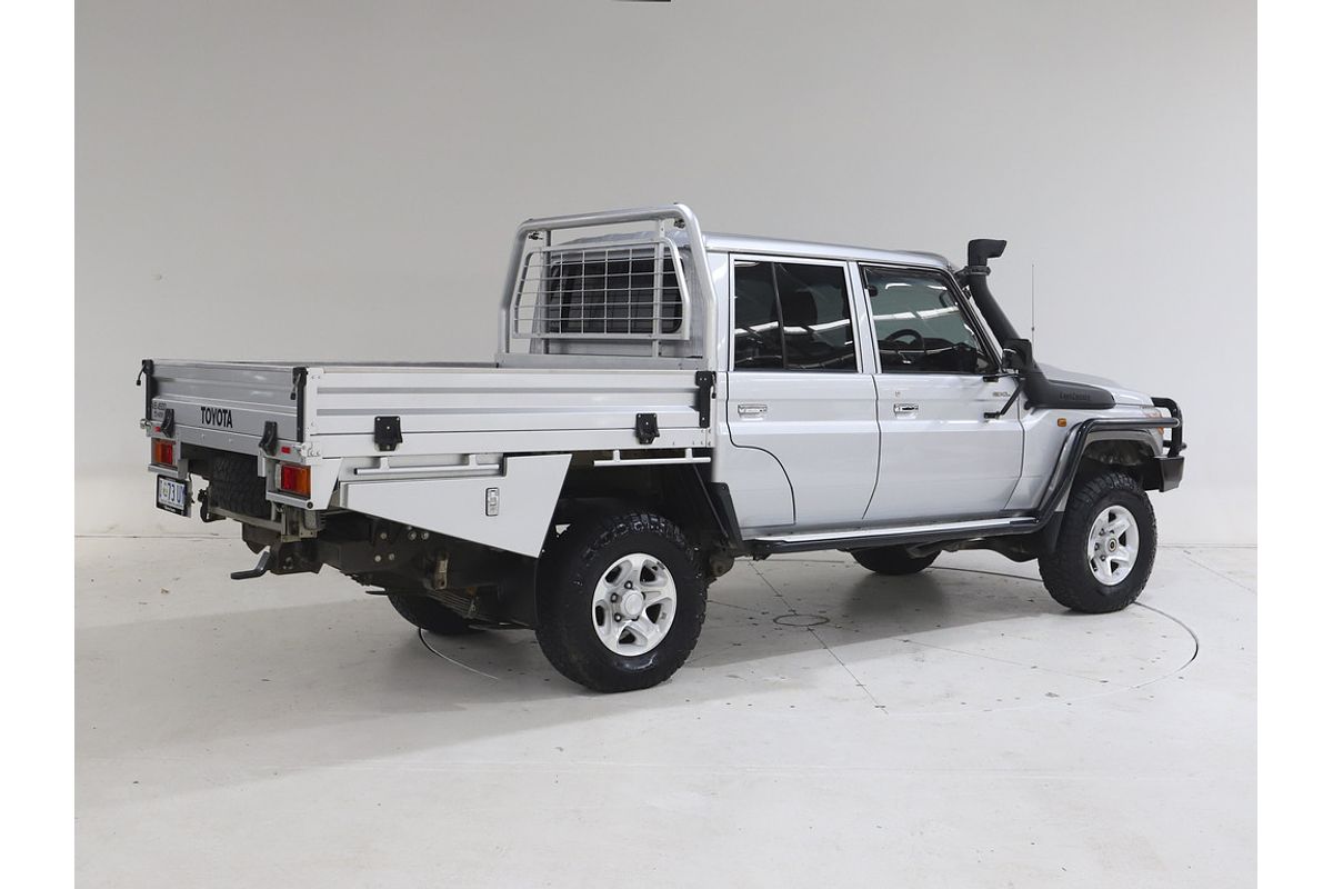 LC Military GXL 4.5L T Diesel Manual Dual Cab Chassis 7C71490 002