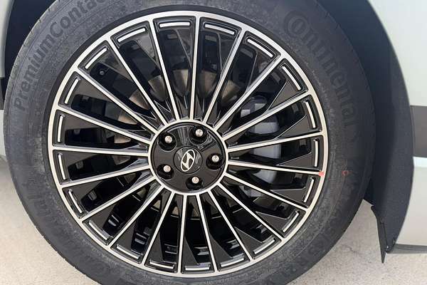 2025 Hyundai IONIQ 9 Calligraphy ME.V1