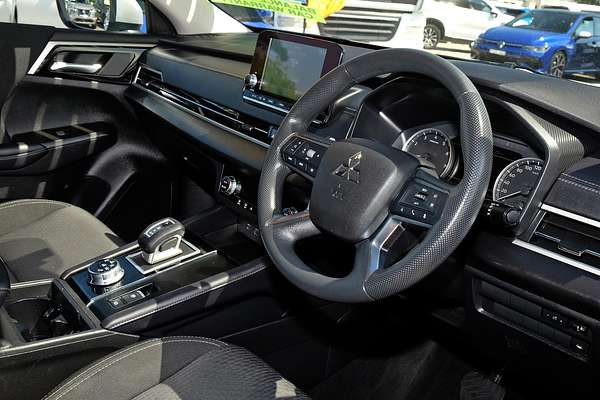 2023 Mitsubishi Outlander ES ZM