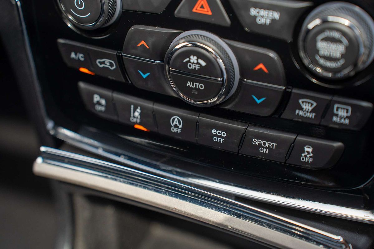 2020 Jeep Grand Cherokee Night Eagle WK