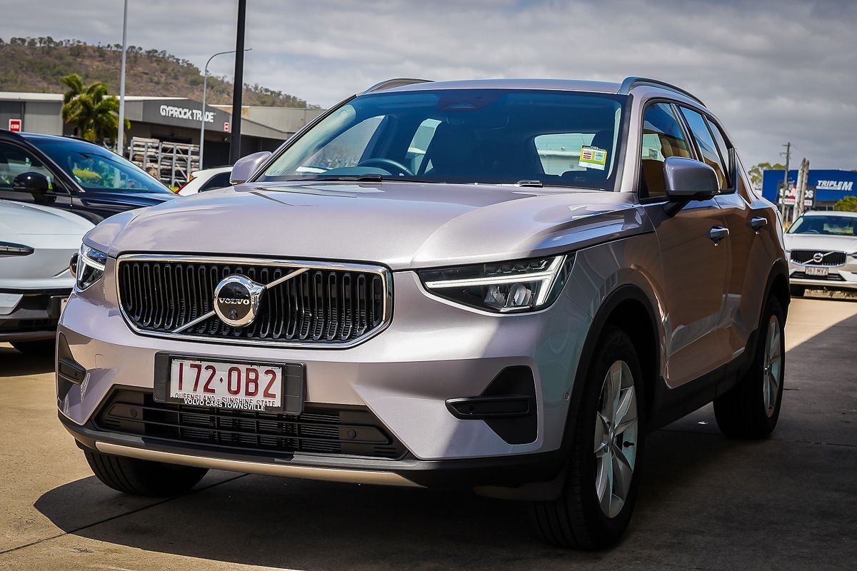 2025 Volvo XC40 Plus B4