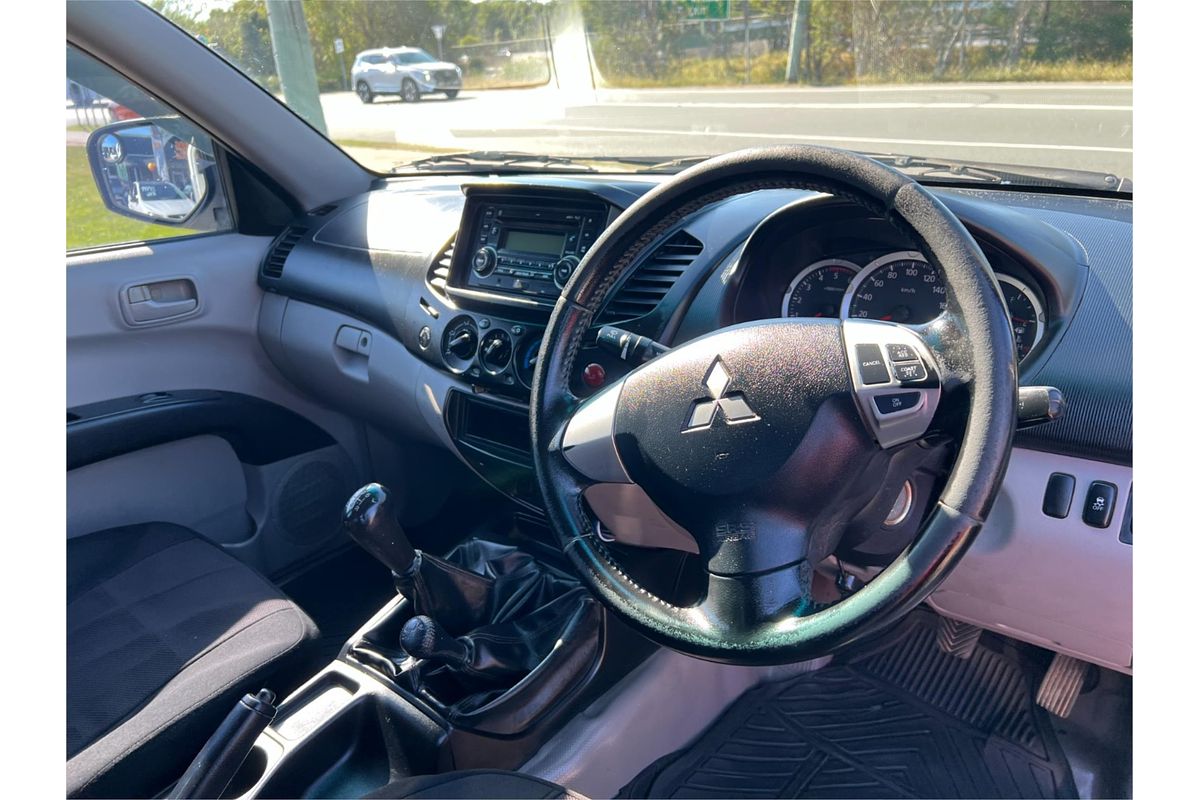 2013 Mitsubishi Triton GLX MN 4X4