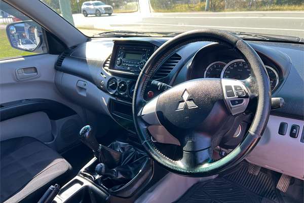 2013 Mitsubishi Triton GLX MN 4X4