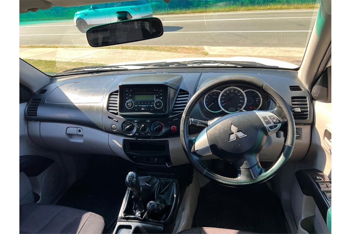 2013 Mitsubishi Triton GLX MN 4X4