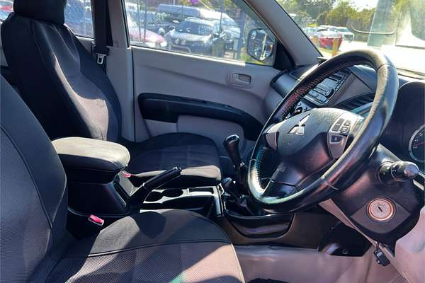 2013 Mitsubishi Triton GLX MN 4X4