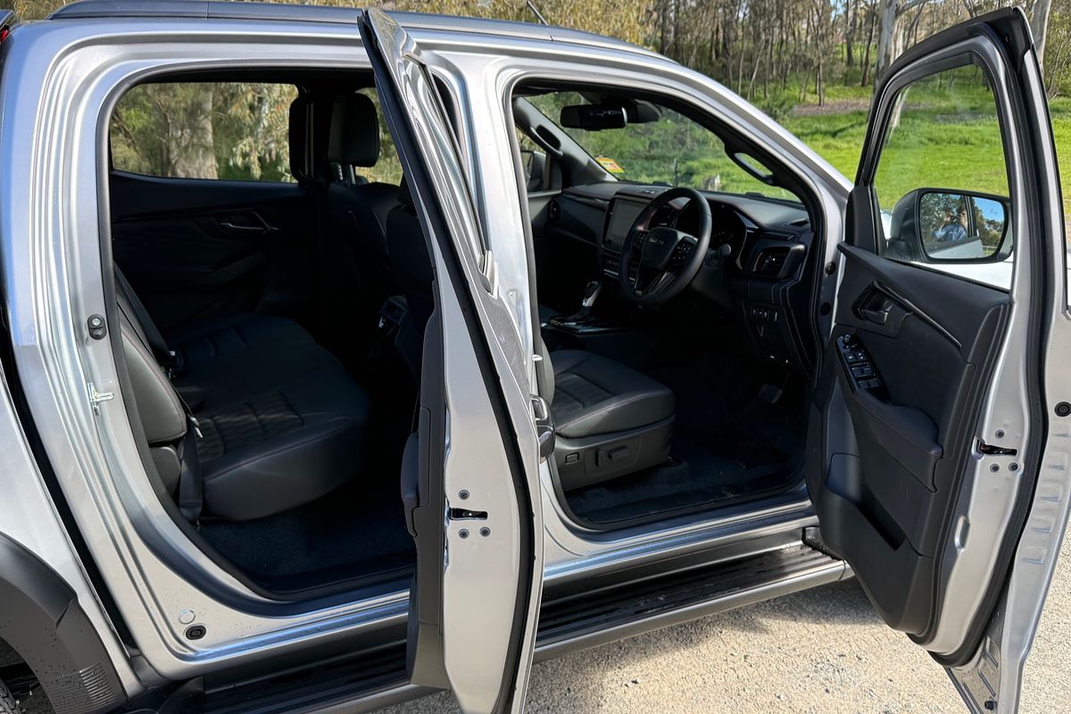 2025 Isuzu D-MAX X-TERRAIN 4X4