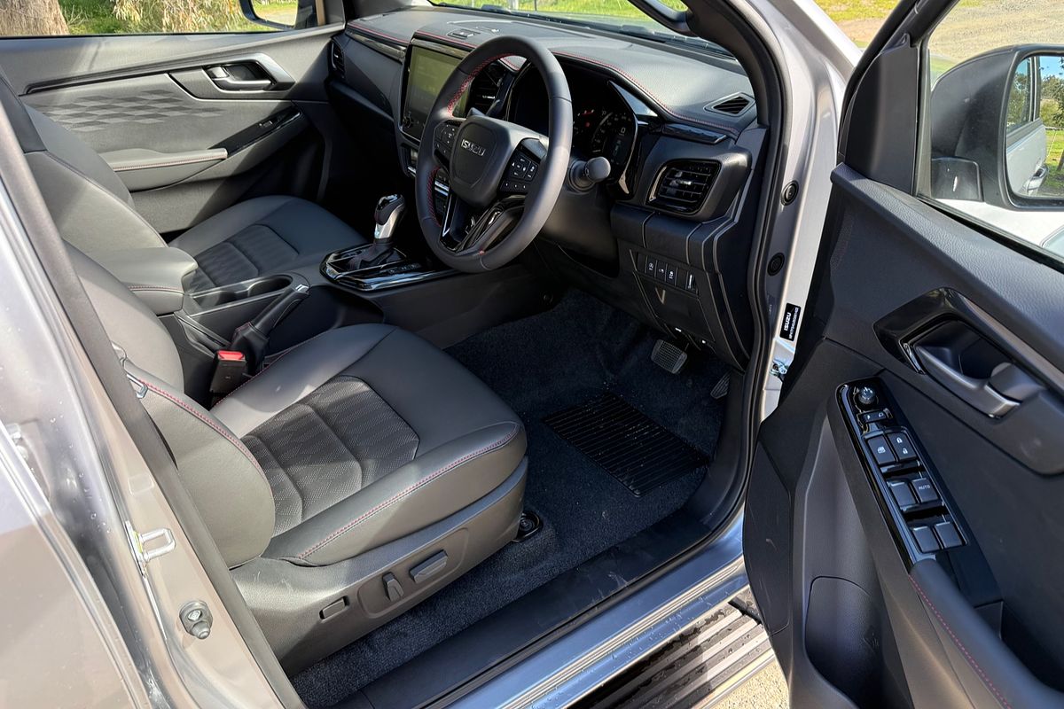 2025 Isuzu D-MAX X-TERRAIN 4X4