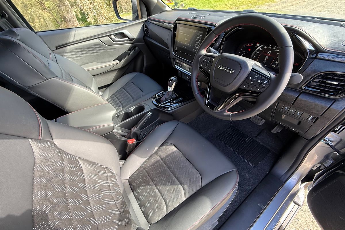 2025 Isuzu D-MAX X-TERRAIN 4X4