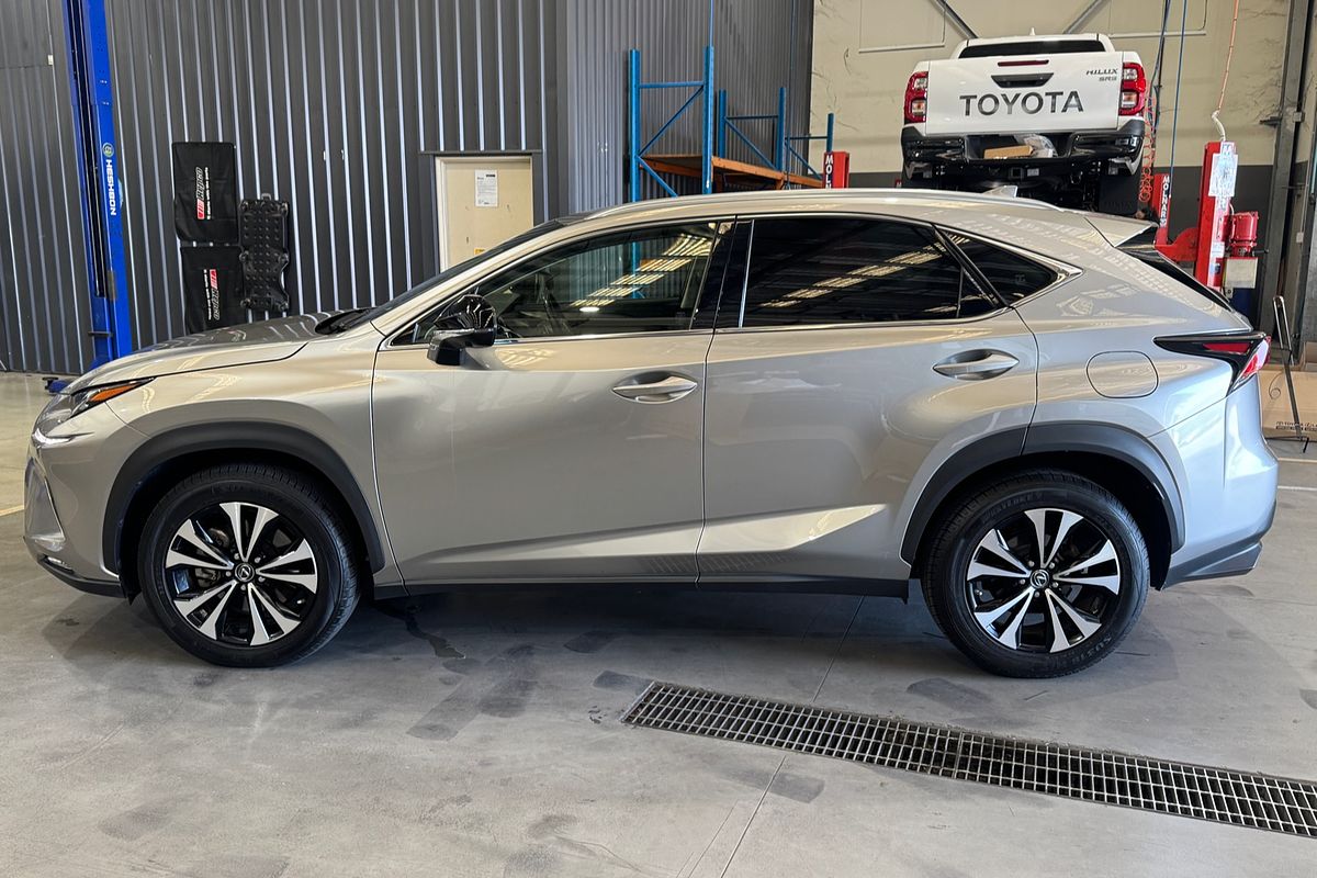 2019 Lexus NX NX300 LUXURY (FWD) AGZ10R